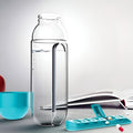 Botella de agua de 600 ml con Pastillero – Detalle de calidad y acabado – NQLN Store
