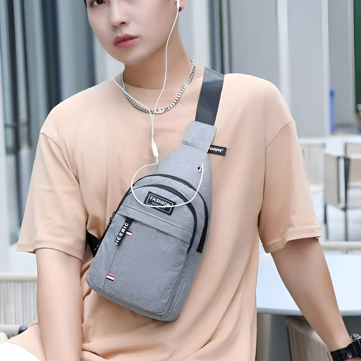 Bolso de Pecho Compacto y Resistente – Vista detalle del producto – NQLN Store