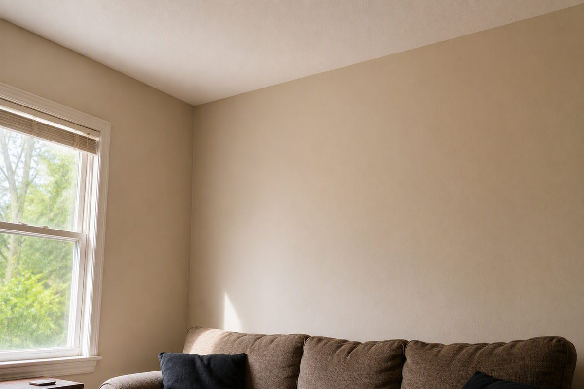 Después: pared limpia y sellada, sin manchas ni moho