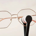 Cepillo microfibra para limpiar lentes – Vista de cerca del producto – NQLN Store