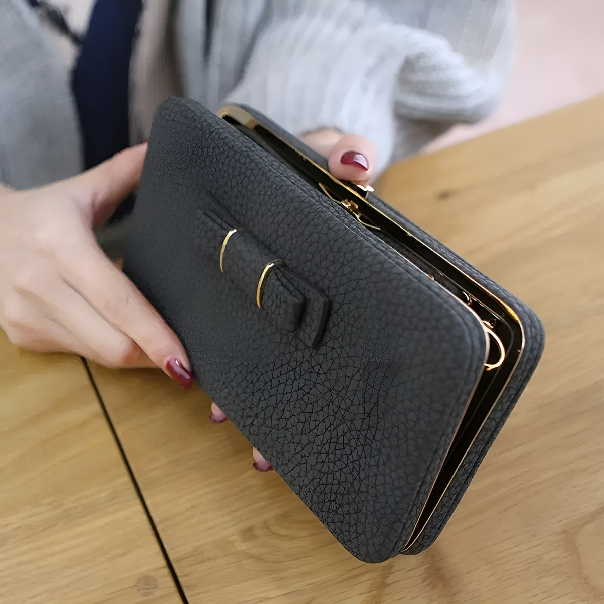 Cartera de semicuero con cremallera para mujer – Comprar en Caracas, Margarita y toda Venezuela – NQLN Store